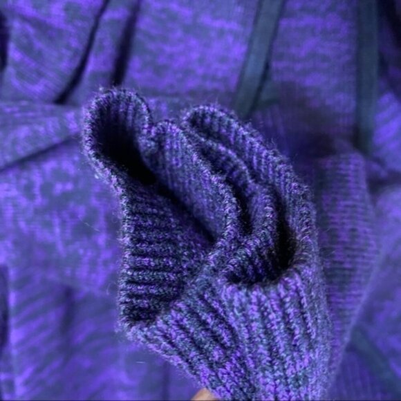 Lululemon‎ Peace Of Mind Wrap in Black Grape / Tender Violet - Picture 9 of 9